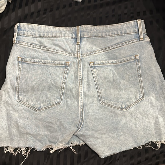 Old Navy Distressed Shorts - Picture 2 of 2